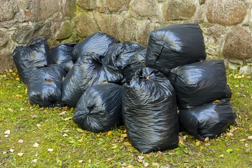 Large and extra-large skips for major waste
